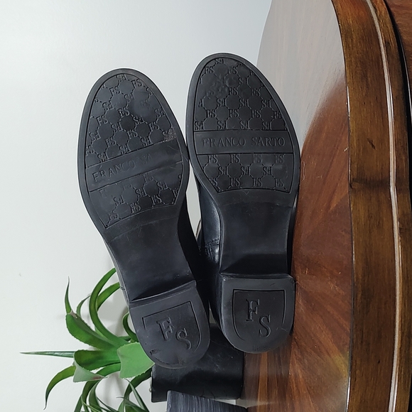 Boots: Knee high leather two toned boots - Picture 7 of 8